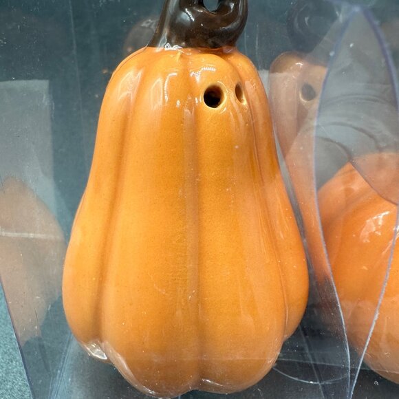 PUMPKIN Salt and Pepper Shakers Set Thanksgiving Gourd Fall Orange Halloween - Picture 5 of 5
